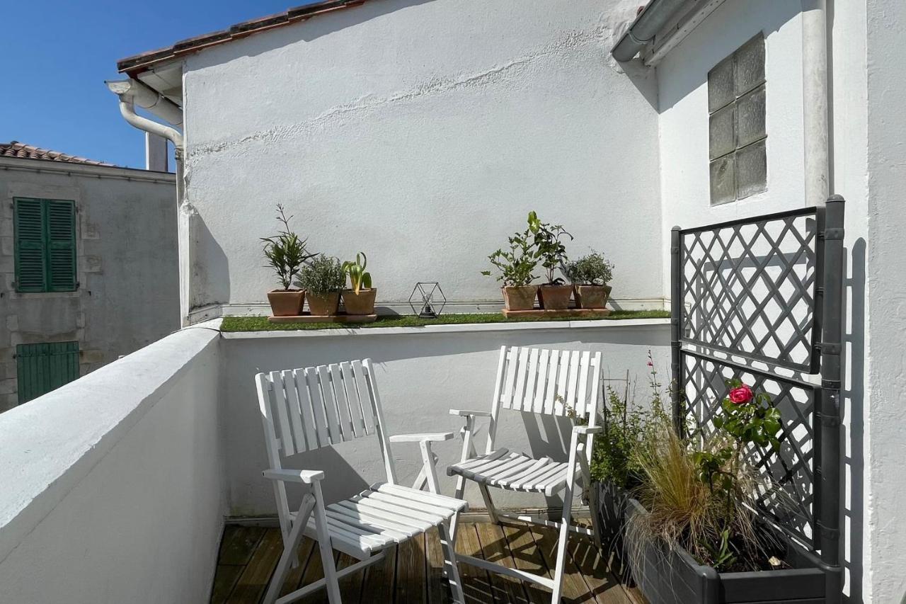 Very Bright Nest With Terrace In The Village La Flotte Kültér fotó